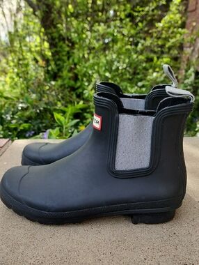 Hunter Black Short Chelsea Rain Boots with Gray Panels
